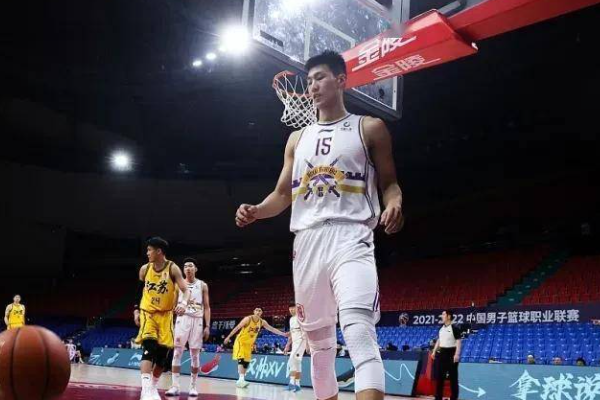 CBA一個(gè)賽季要打多少場(chǎng)比賽?